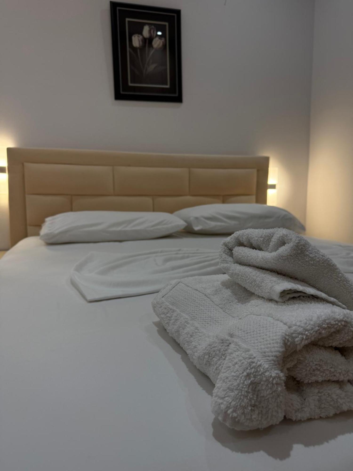 Anel'S Guesthouse Berat Exterior foto